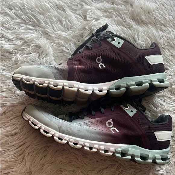 ON Running Gray and Maroon Sneakers - Picture 6 of 8